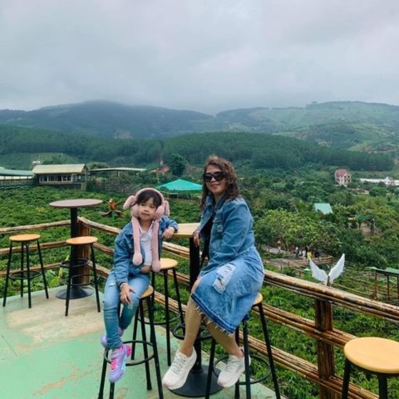 Meet your Posher, Tam - Picture 1 of 1